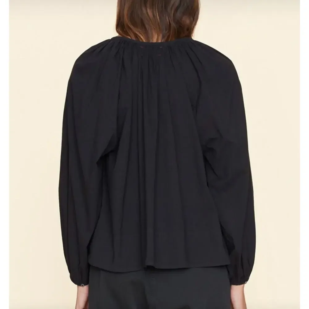 XIRENA Farrah Poplin Split Neck Top Shimmer Black Medium M - Picture 2 of 8